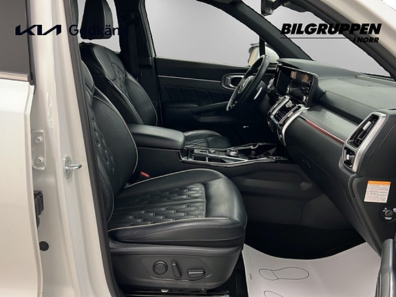 Kia Sorento 16 of 24