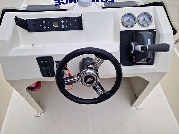 HR 600 F -21 Evinrude 115 E-tec Trailer 80 Km/h 7 of 7