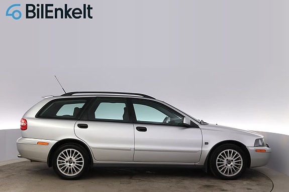 Volvo V40 2 of 5