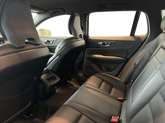 Volvo V60 Cross Country 18 of 19