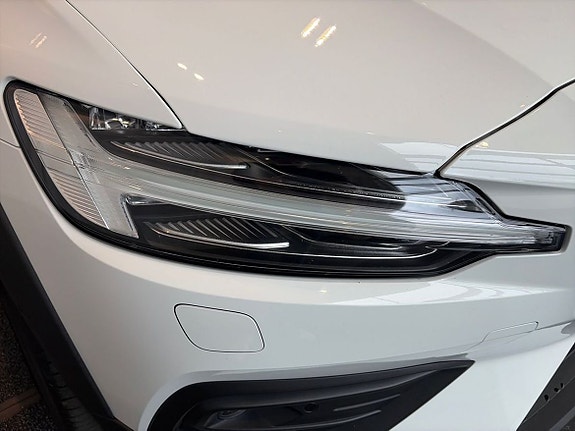 Volvo V60 Cross Country 6 of 19