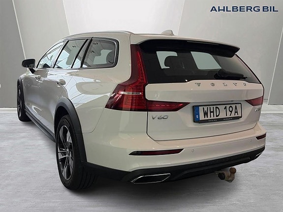 Volvo V60 Cross Country 3 of 19