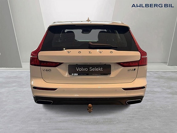 Volvo V60 Cross Country 4 of 5