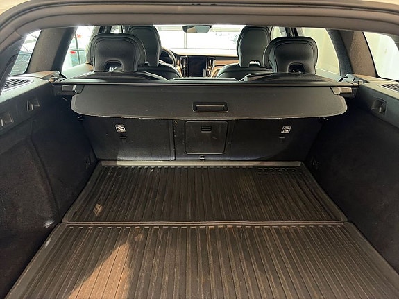 Volvo V60 Cross Country 8 of 19
