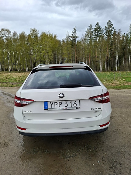 Skoda Superb 4 of 5