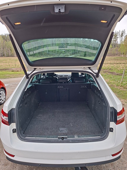 Skoda Superb 8 of 8