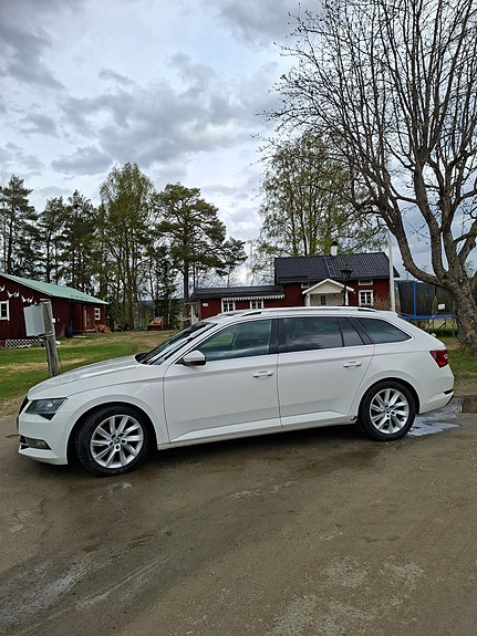 Skoda Superb 3 of 5