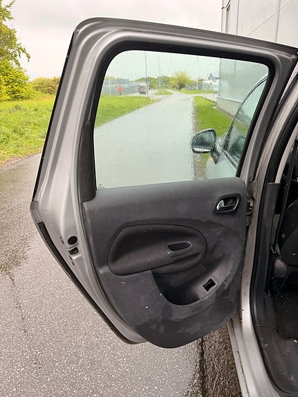 Citroen C3 Picasso 9 of 25