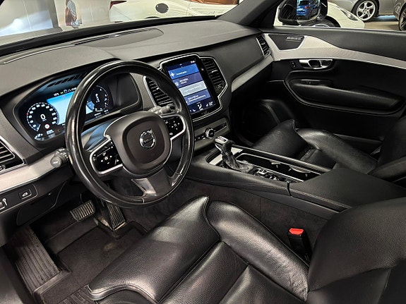 Volvo XC90 12 of 30