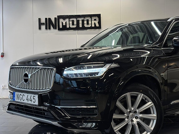 Volvo XC90 2 of 30