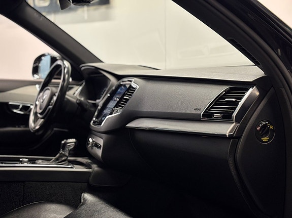 Volvo XC90 27 of 30