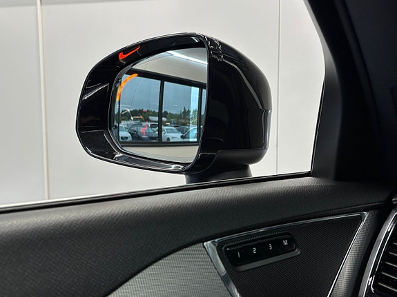 Volvo XC90 14 of 30