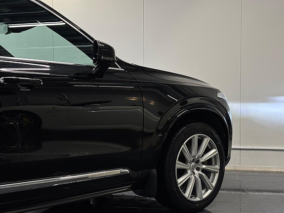 Volvo XC90 11 of 30