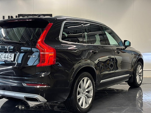 Volvo XC90 10 of 30