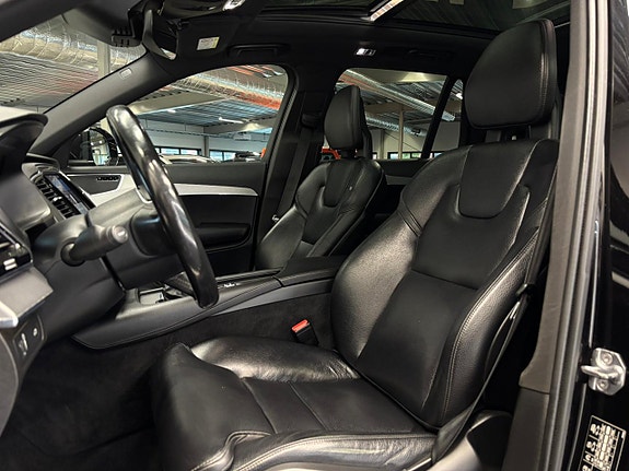 Volvo XC90 15 of 30
