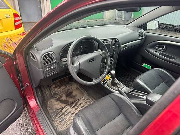 Volvo V40 2 of 5