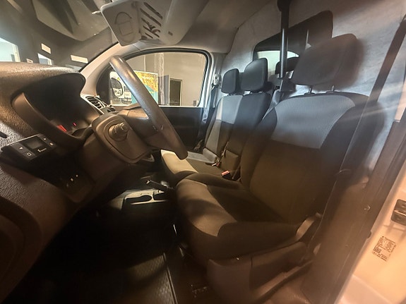 Renault Kangoo Express 12 of 14
