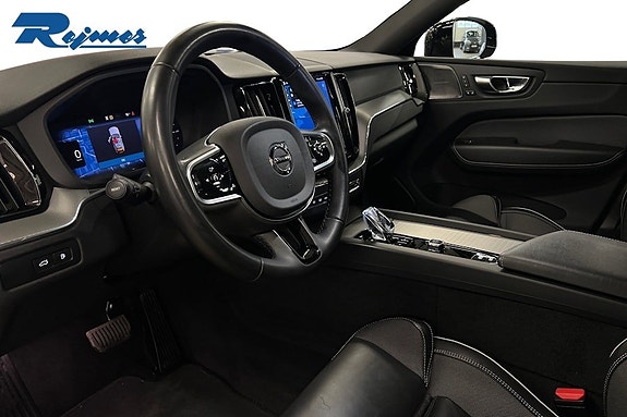 Volvo XC60 2 of 5