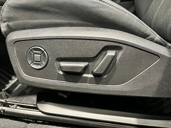 Audi Q6 e-tron 7 of 16