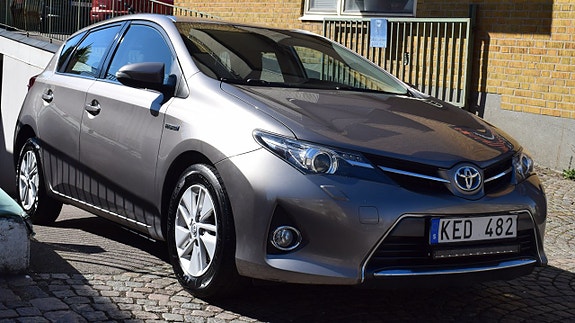 Toyota Auris 2 of 9