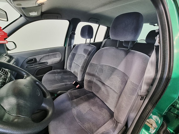Renault Clio 6 of 24