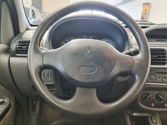 Renault Clio 10 of 24