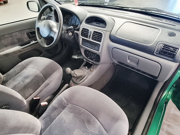 Renault Clio 16 of 24