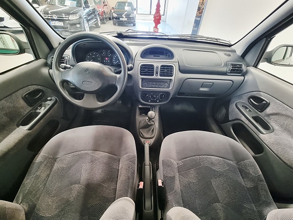 Renault Clio 11 of 24