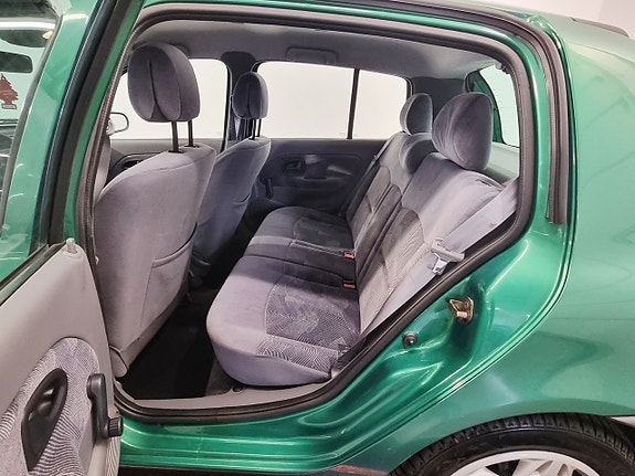 Renault Clio 8 of 24