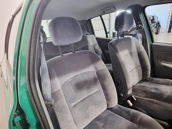 Renault Clio 17 of 24