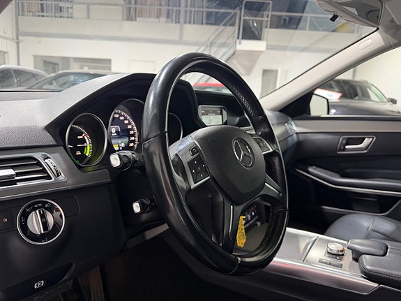 Mercedes-Benz E300 12 of 18