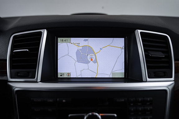 Mercedes-Benz ML350 22 of 30