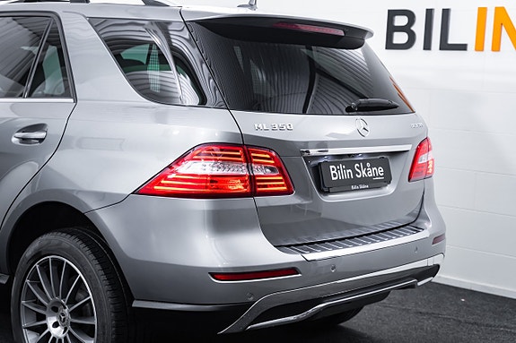 Mercedes-Benz ML350 12 of 30