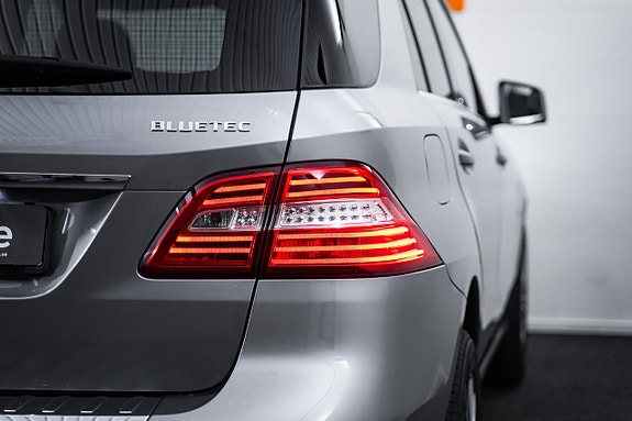 Mercedes-Benz ML350 16 of 30