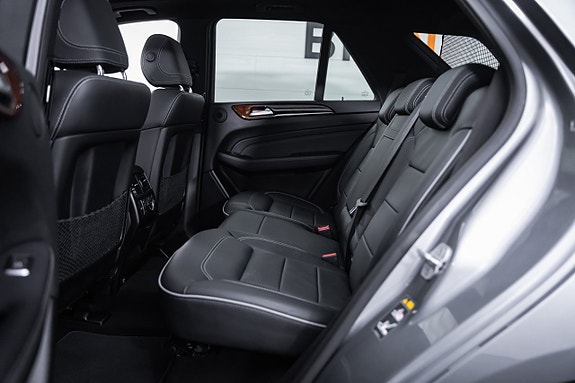 Mercedes-Benz ML350 27 of 30