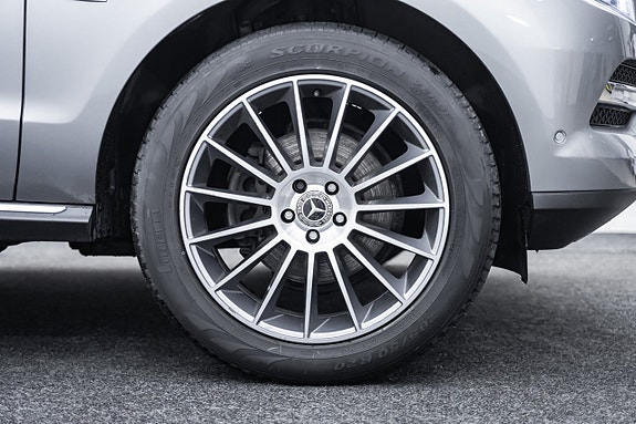 Mercedes-Benz ML350 9 of 30