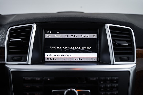 Mercedes-Benz ML350 21 of 30