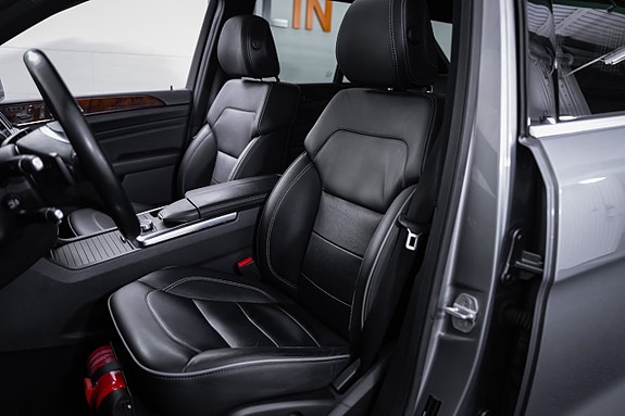 Mercedes-Benz ML350 26 of 30