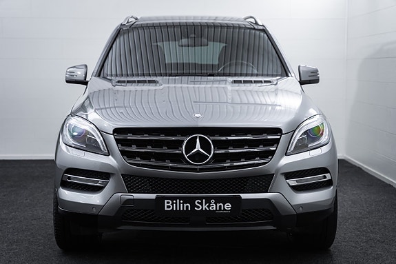 Mercedes-Benz ML350 4 of 5
