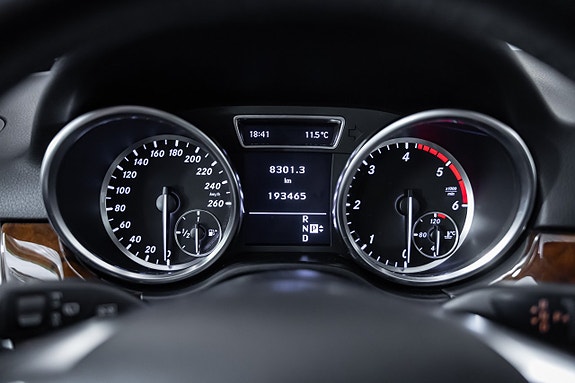 Mercedes-Benz ML350 20 of 30