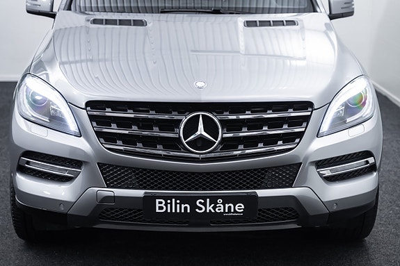 Mercedes-Benz ML350 5 of 5