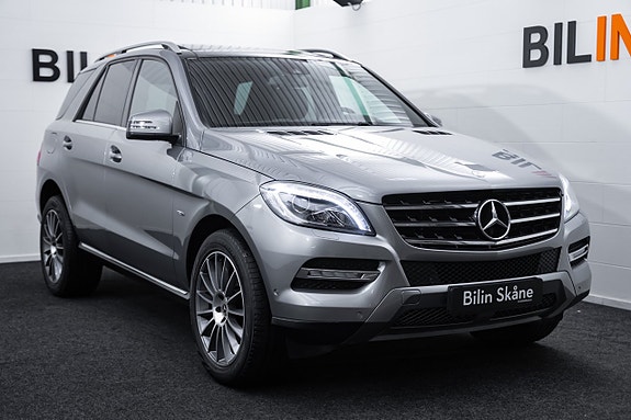 Mercedes-Benz ML350 2 of 5