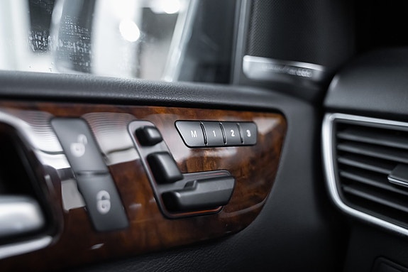 Mercedes-Benz ML350 24 of 30