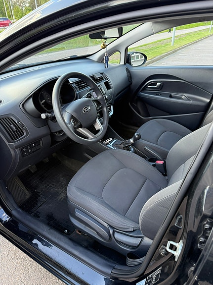 Kia Rio 4 of 6