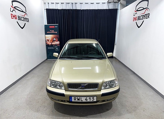 Volvo S40 2 of 5