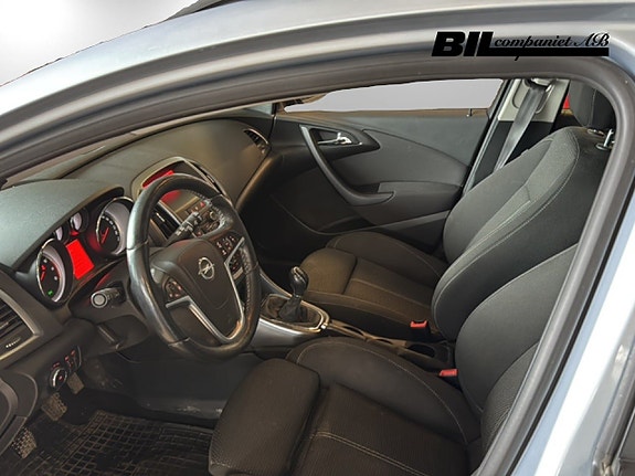 Opel Astra 8 of 15
