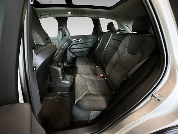 Volvo XC60 11 of 17