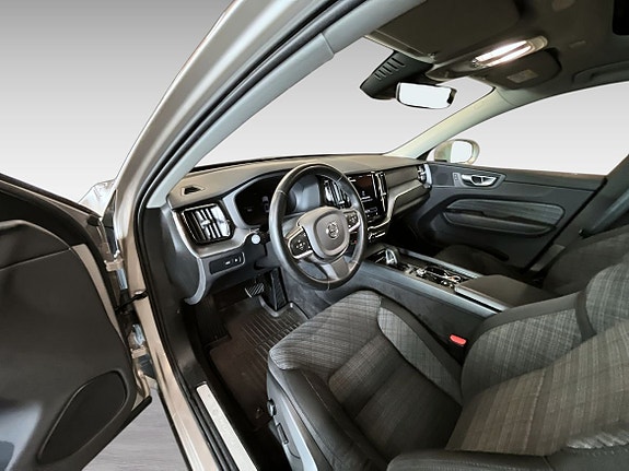 Volvo XC60 10 of 17