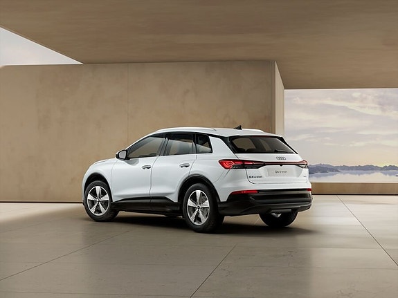 Audi Q4 e-tron 3 of 5