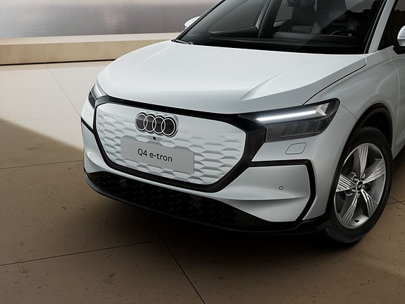 Audi Q4 e-tron 6 of 10